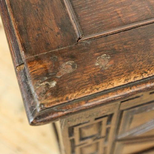 LARGE ANTIQUE OAK COFFER - ADDITIONAL PHOTO 10