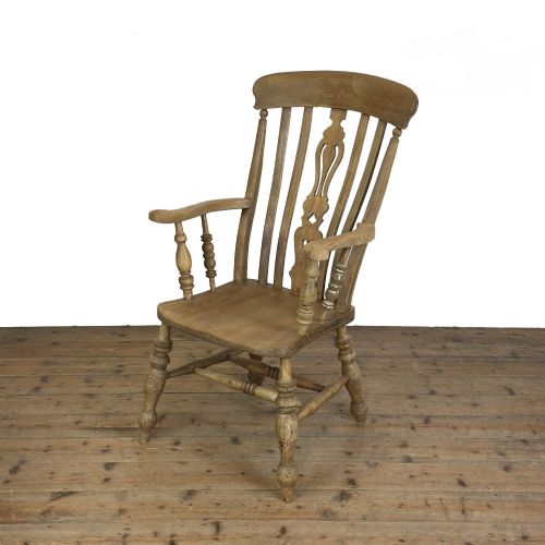 ANTIQUE TRADITIONAL WINDSOR ARMCHAIR