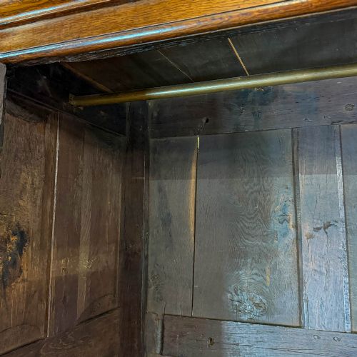 ANTIQUE GEORGIAN OAK LIVERY CUPBOARD - ADDITIONAL PHOTO 2
