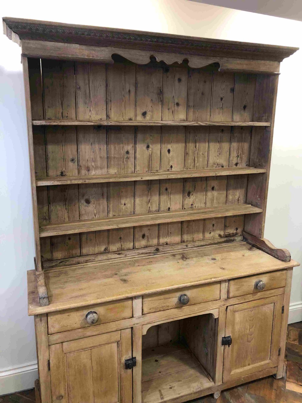  Antique Pine Dresser with Dog Kennel Base  View III