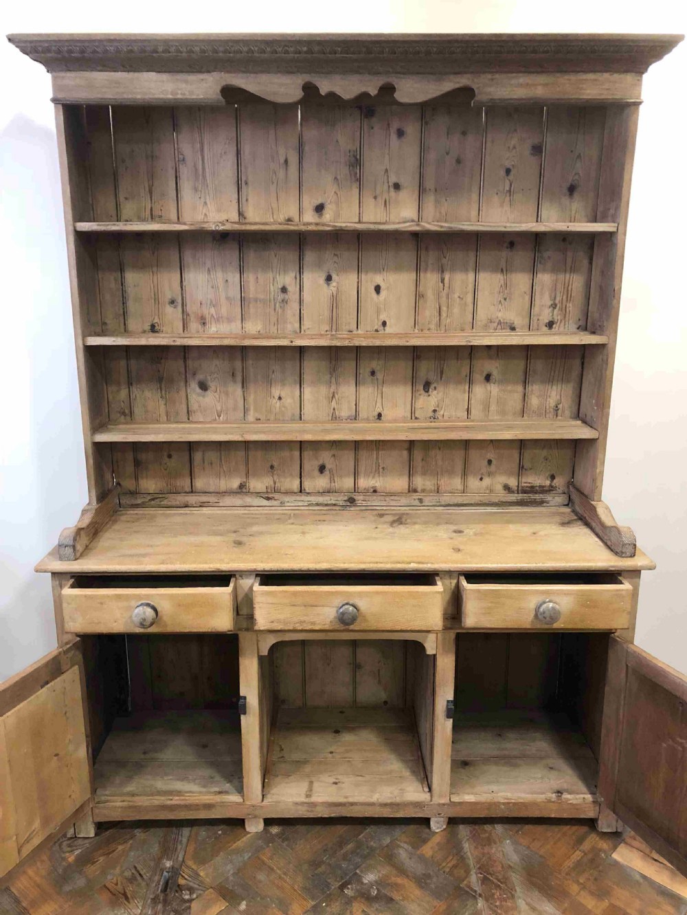  Antique Pine Dresser with Dog Kennel Base  View VI