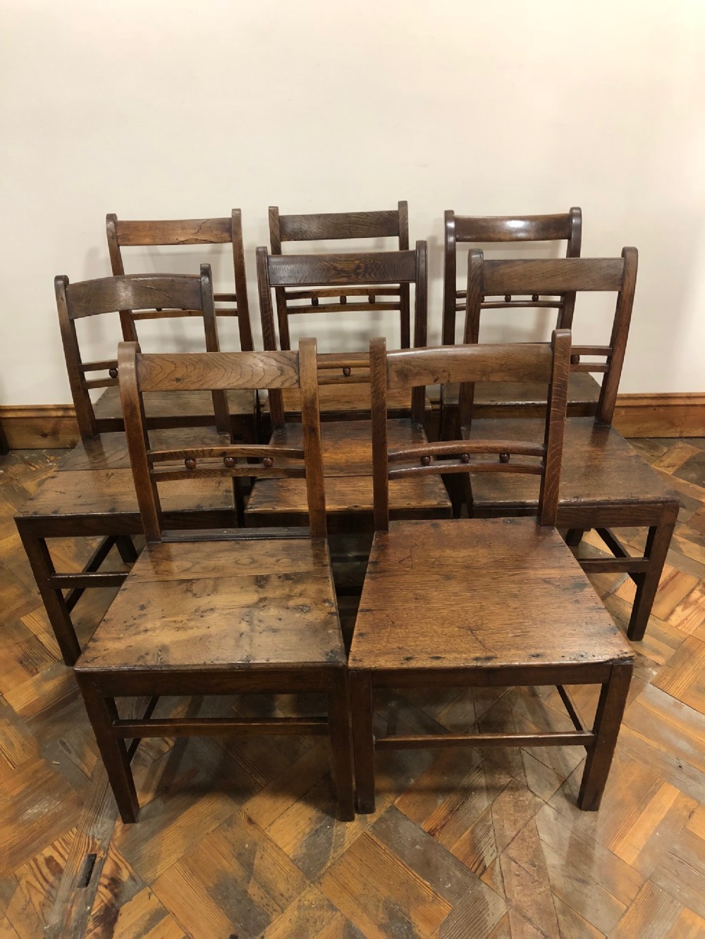  Harlequin Set of Eight Welsh Oak Ball and Rail Back Farmhouse Kitchen Chairs 