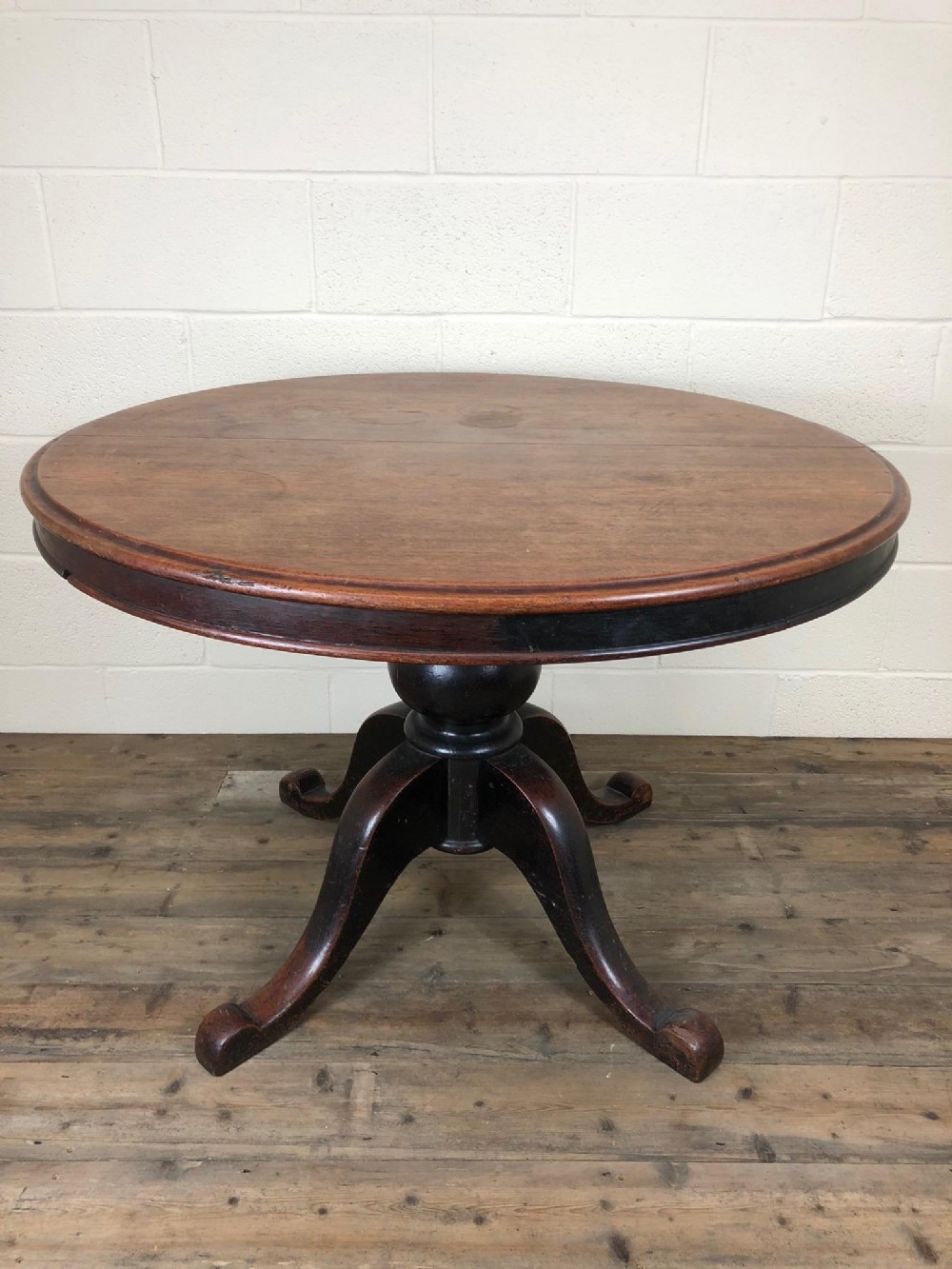 Victorian Circular Tilt Top Dining Table
