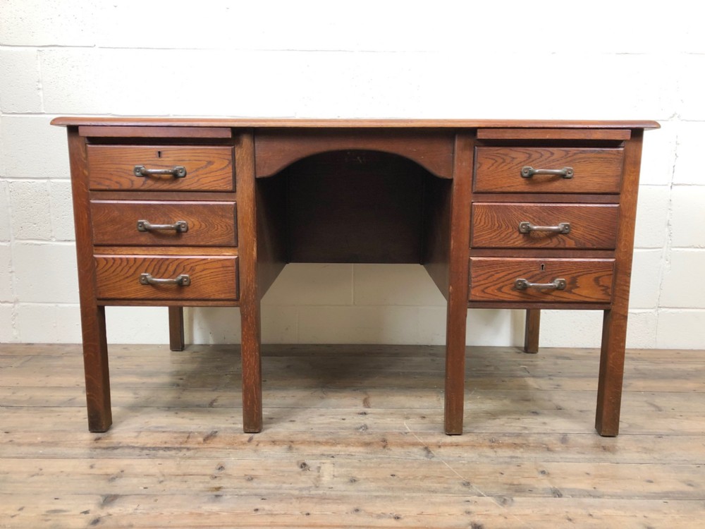 Antique Early 20th Century Oak Kneehole Desk 