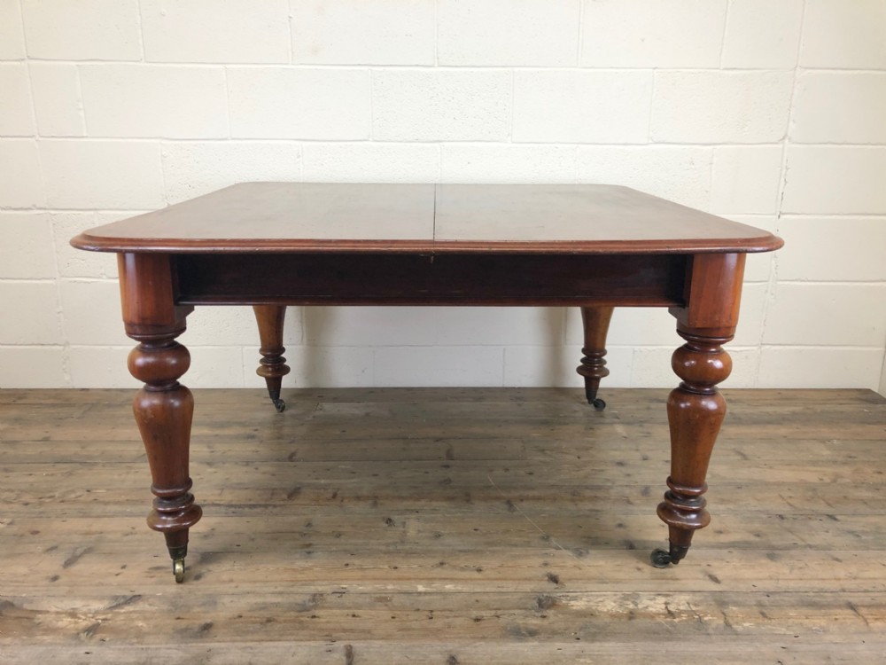 Victorian Mahogany Extendable Dining Table
