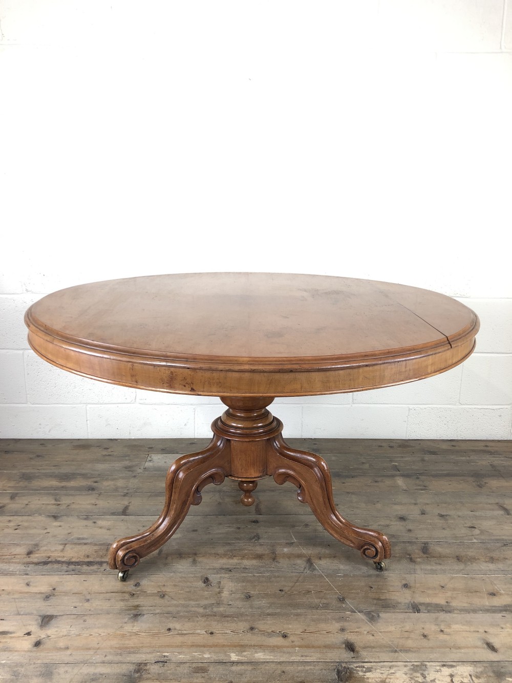 Victorian Mahogany Circular Tilt Top Dining Table 