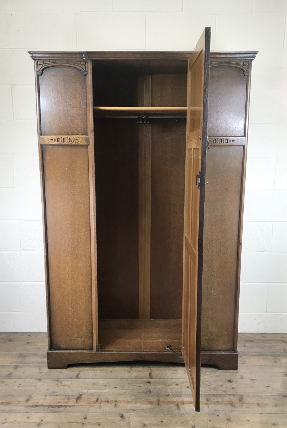 Early 20th Century Oak Linen Fold Wardrobe – By L. Marcus Ltd. View II