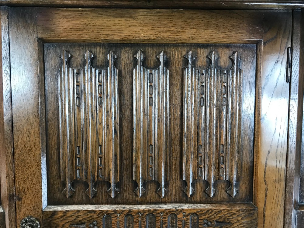 Early 20th Century Oak Linen Fold Wardrobe – By L. Marcus Ltd. View IX