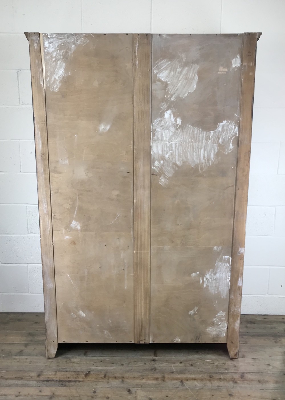 Early 20th Century Oak Linen Fold Wardrobe – By L. Marcus Ltd. View XII