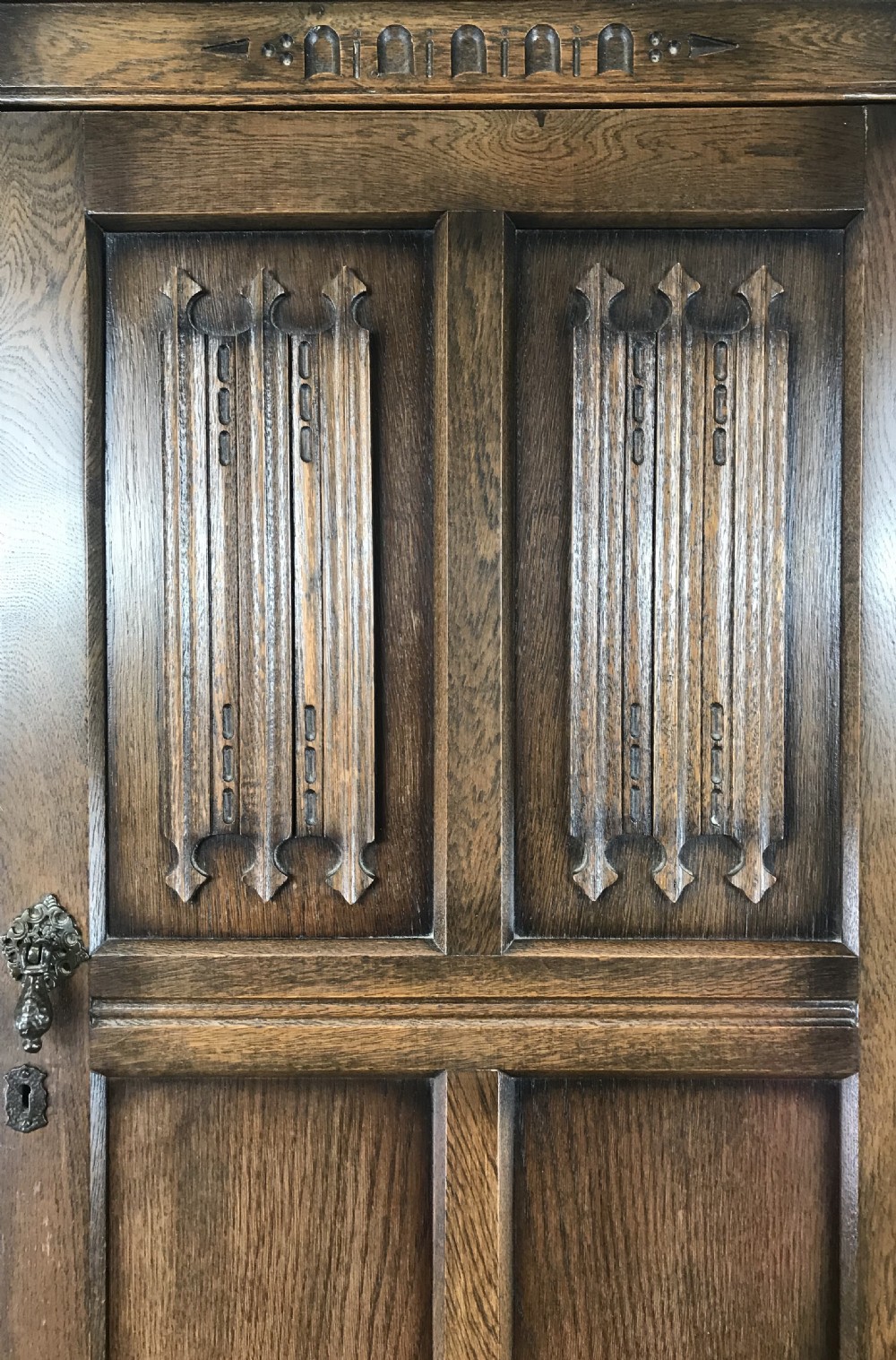 Early 20th Century Oak Linen Fold Hall Cupboard – By L. Marcus Ltd. View IX