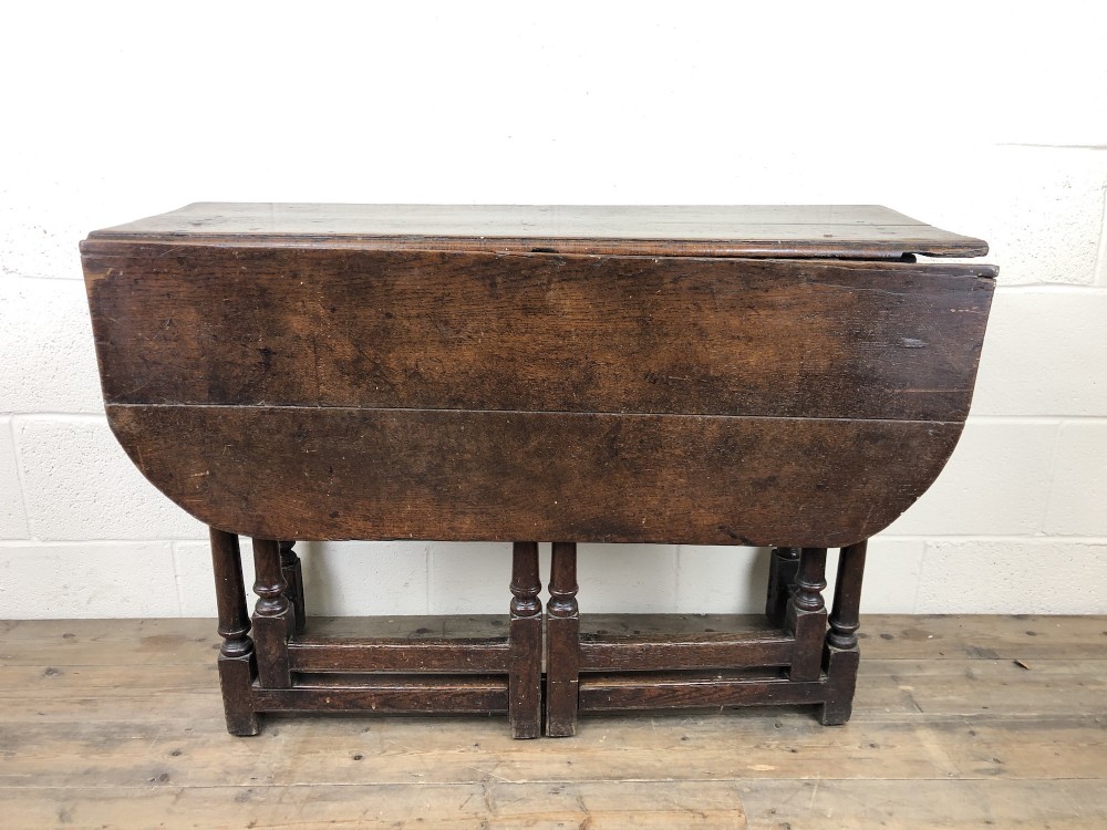 Early 18th Century Oak Gate Leg Table