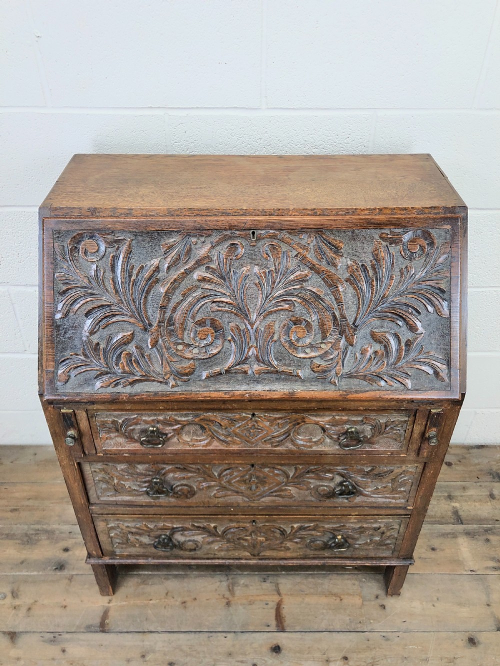 Early 20th Century Oak Carved Bureau View II