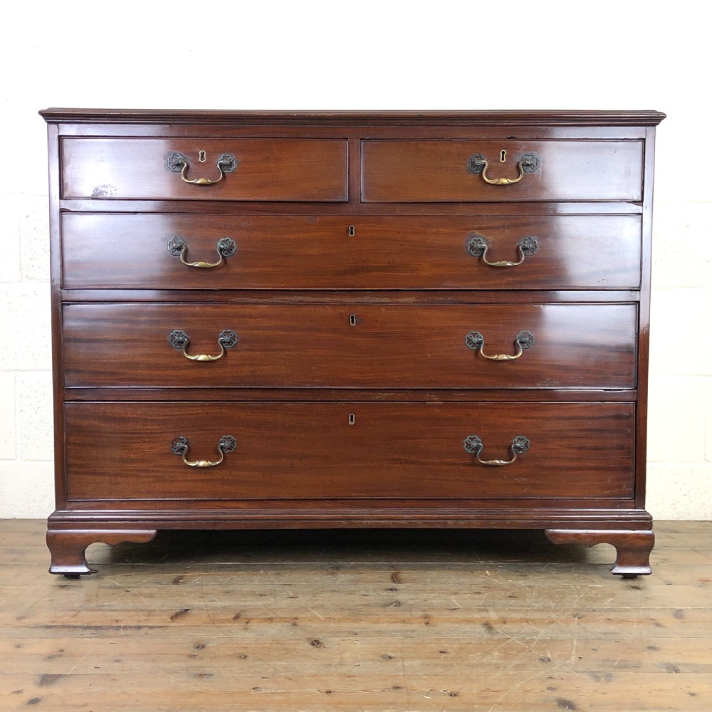 Mahogany Chest of Drawers on Bracket Feet