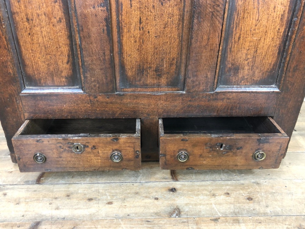 18th Century Welsh Oak Mule Chest View V