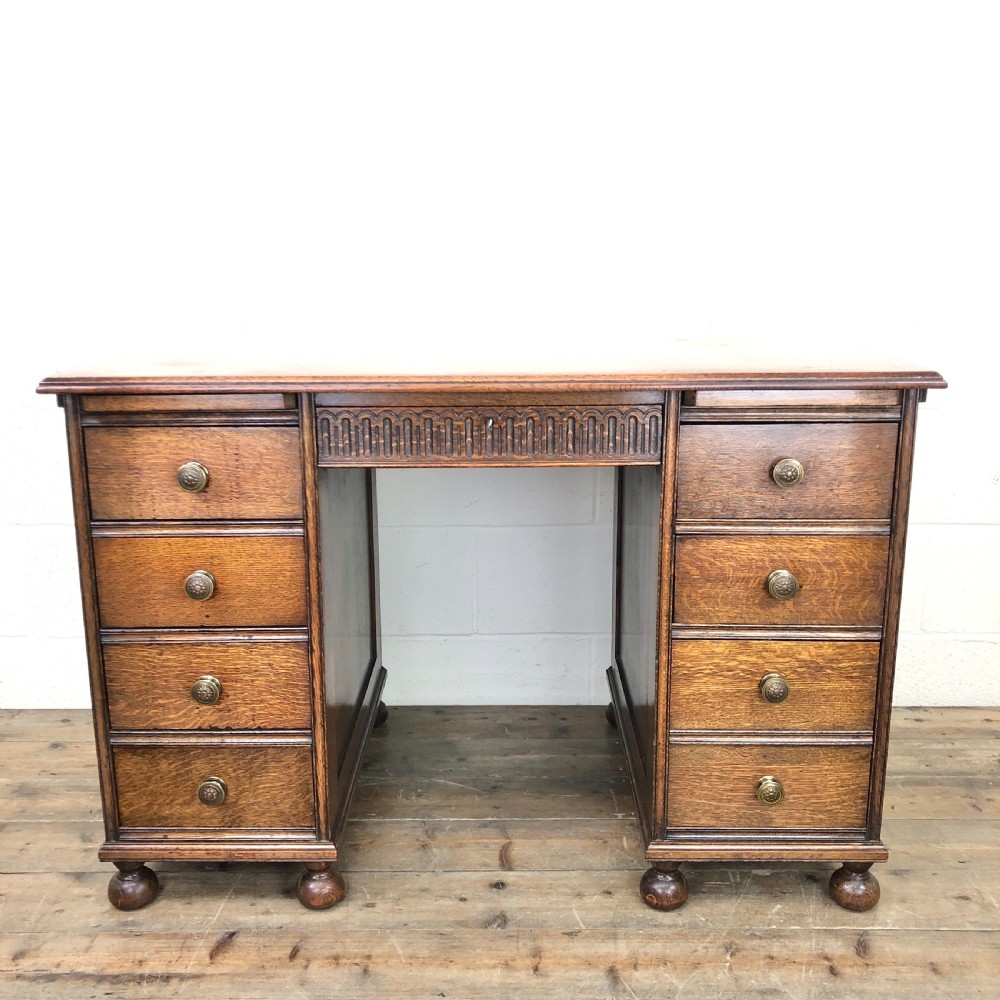 Early 20th Century Oak Kneehole Desk