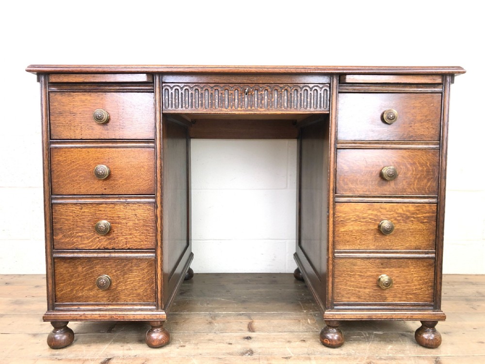 Early 20th Century Oak Kneehole Desk View III