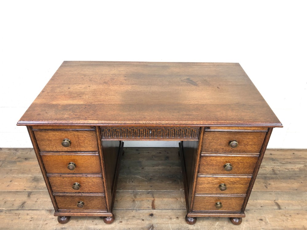 Early 20th Century Oak Kneehole Desk View IV