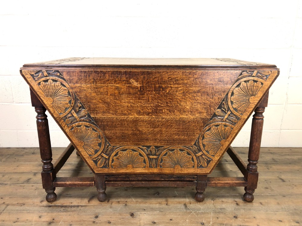Early 20th Century Oak Gate Leg Table View II