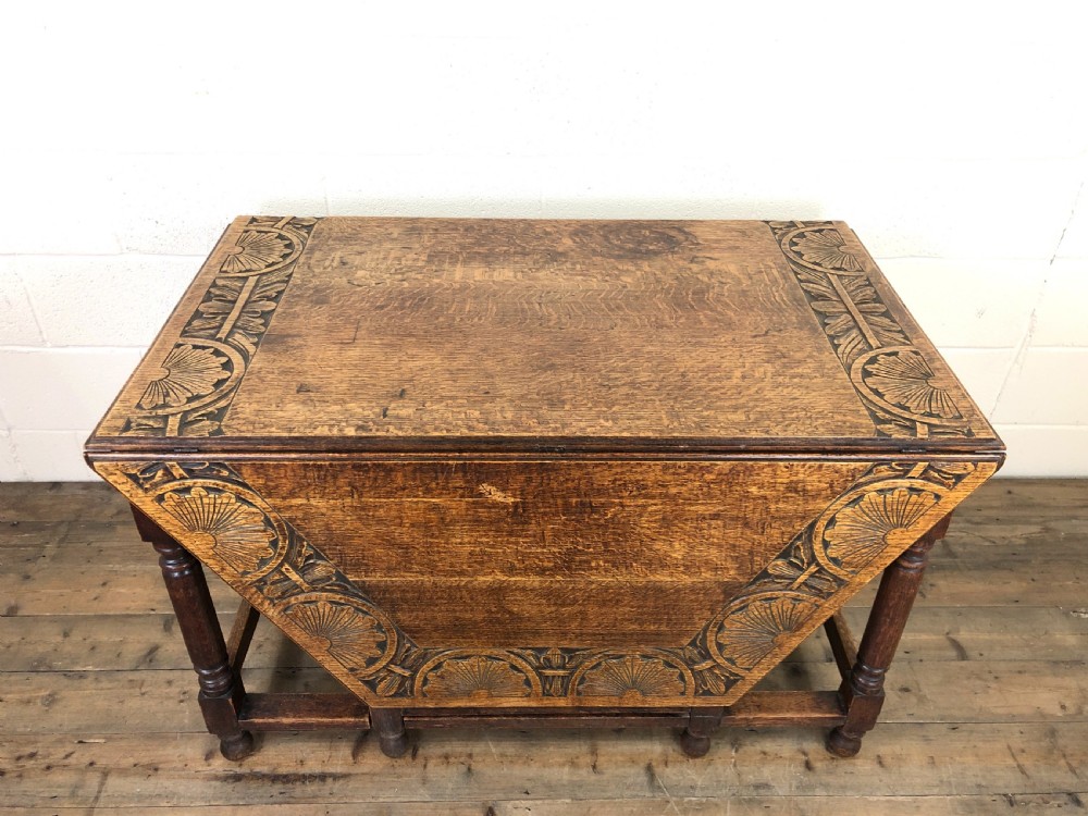 Early 20th Century Oak Gate Leg Table View III