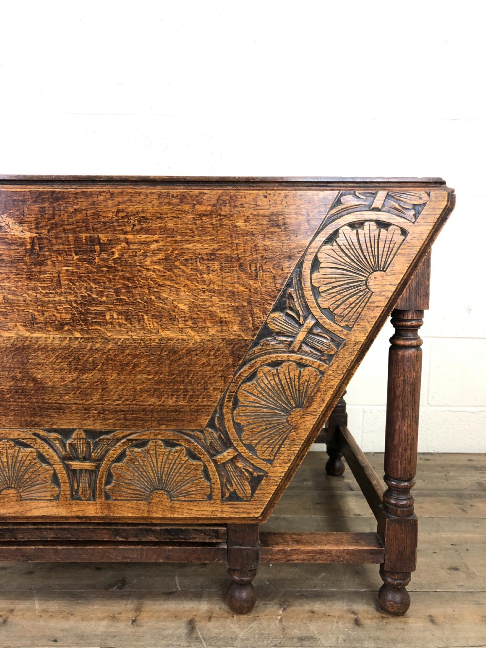 Early 20th Century Oak Gate Leg Table View IV