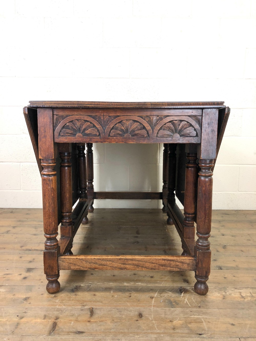 Early 20th Century Oak Gate Leg Table View VII
