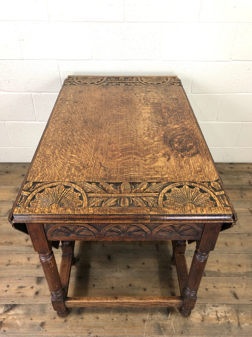 Early 20th Century Oak Gate Leg Table View VIII