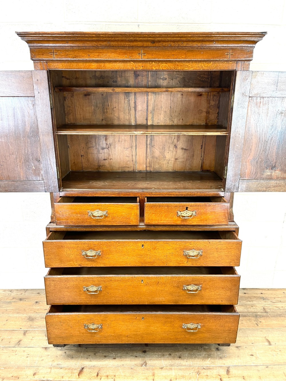 Early 19th Century Welsh Oak Cupboard View VII