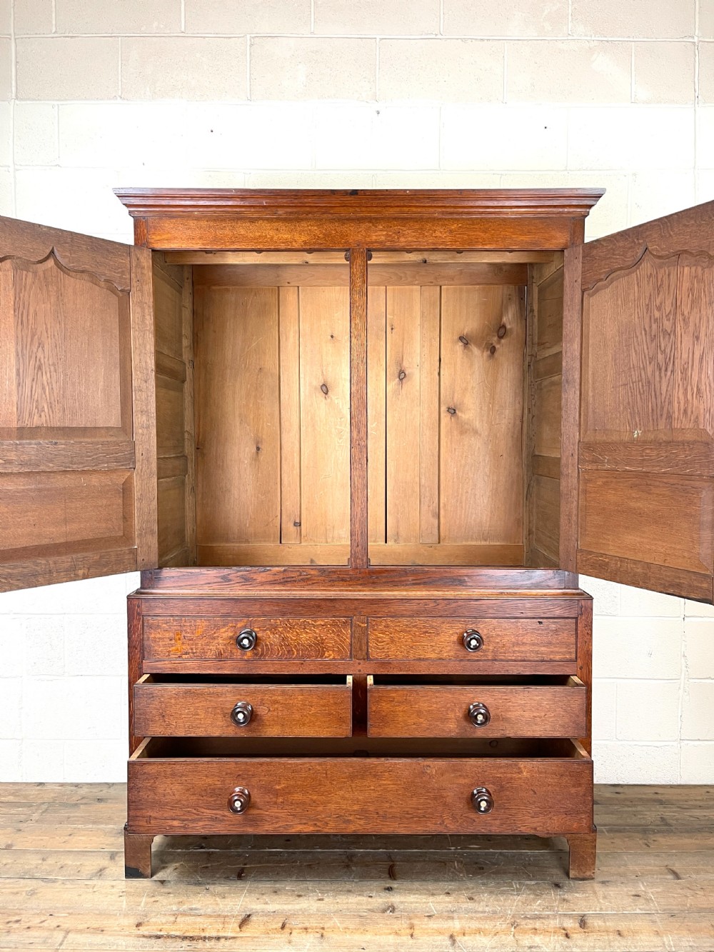 Early 19th Century Welsh Oak Cupboard View V