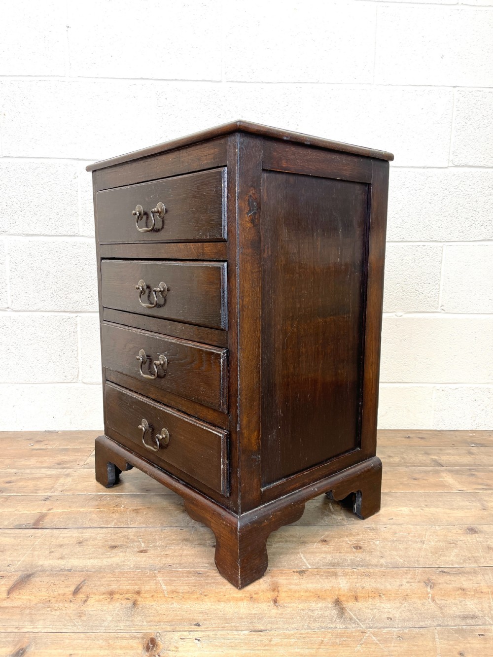 Early 20th Century Oak Four Drawer Chest View V