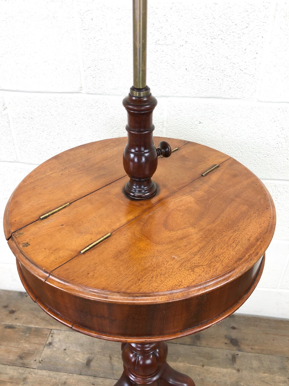 VICTORIAN MAHOGANY GENTLEMAN'S SHAVING STAND View VII