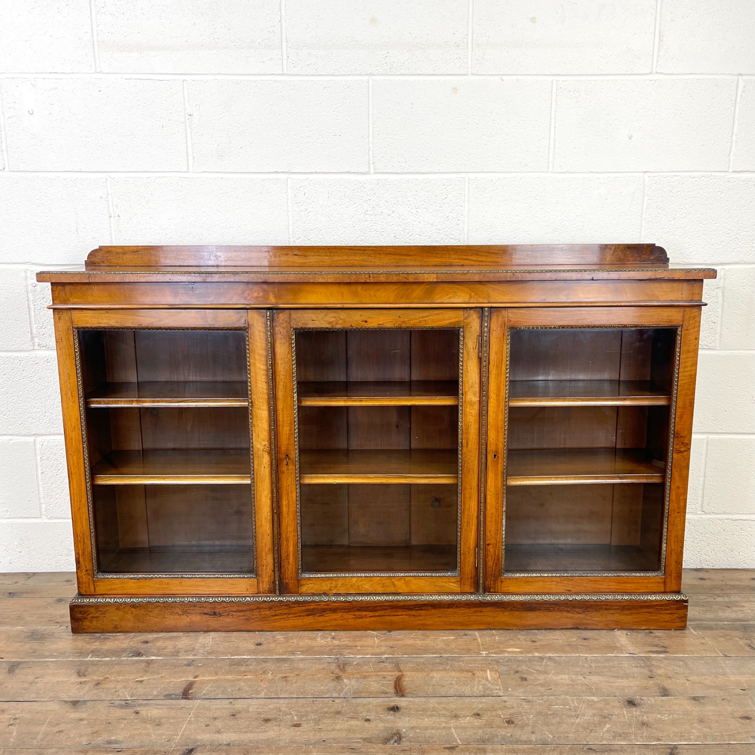 19TH CENTURY ANTIQUE GLAZED WALNUT BOOKCASE