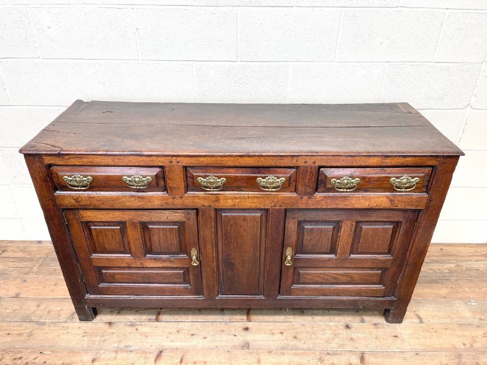 18TH CENTURY WELSH OAK DRESSER BASE View VIII