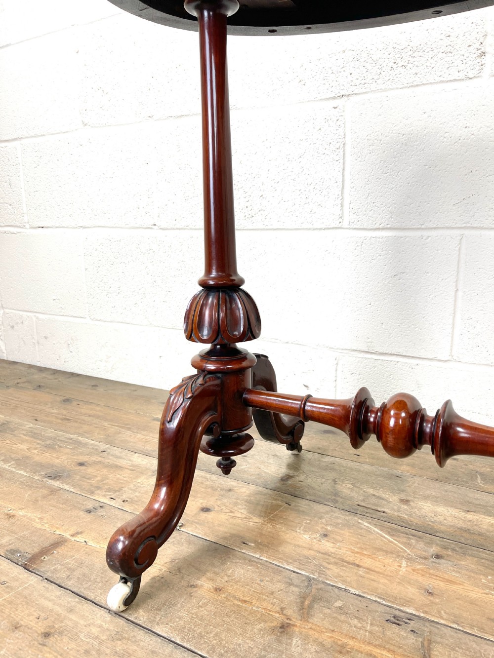 Antique Victorian Mahogany Oval Side Table  View IV