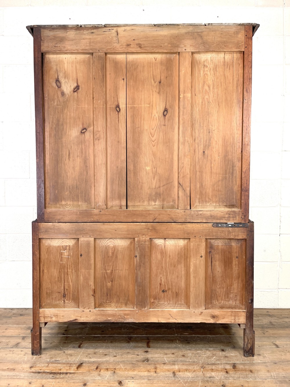EARLY 19TH CENTURY WELSH OAK CUPBOARD View X
