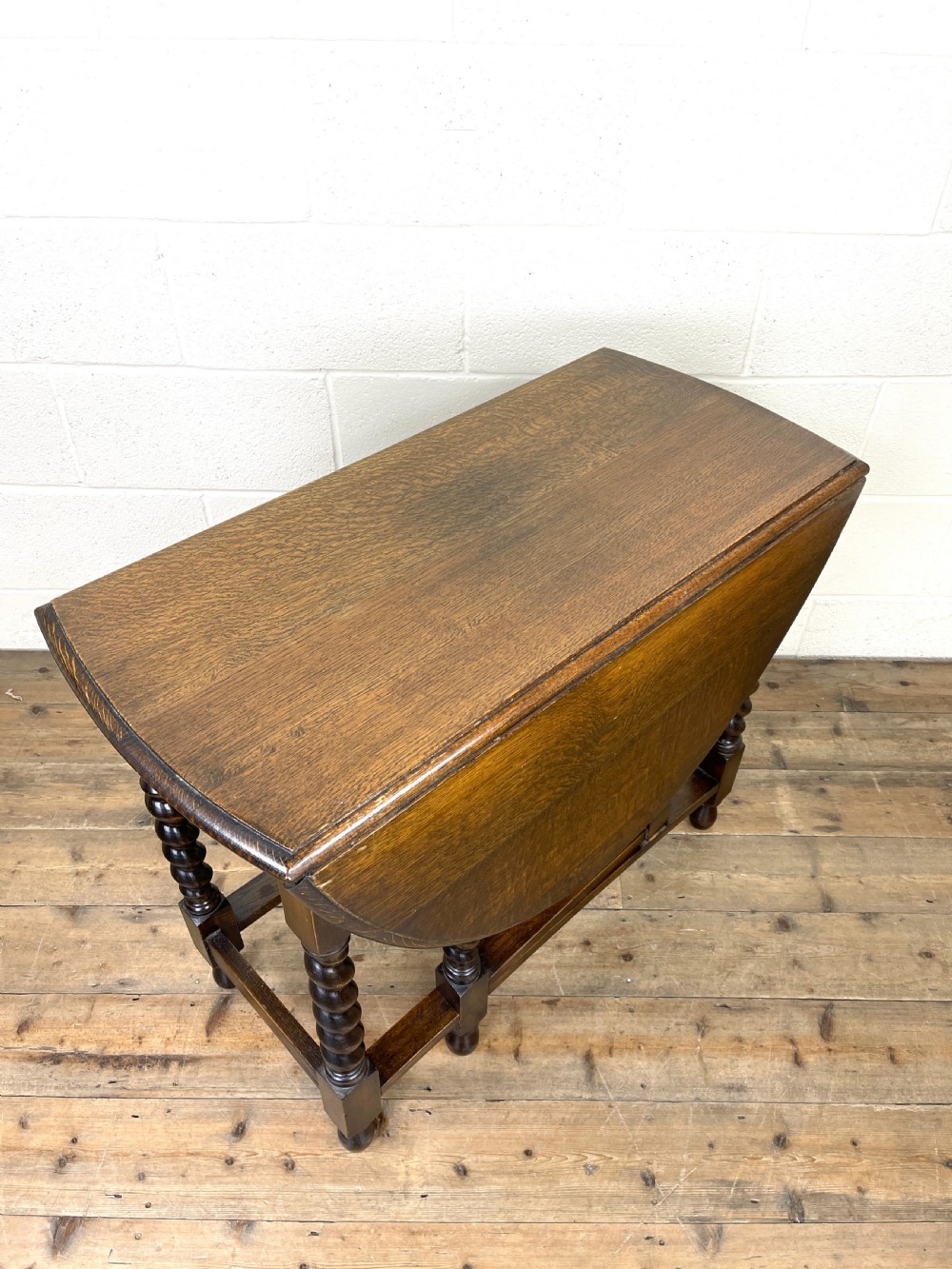 Early 20th Century Oak Gate Leg Table  View II