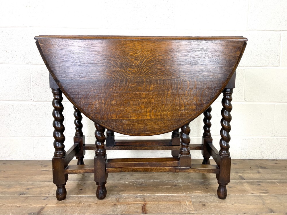 Early 20th Century Oak Gate Leg Table  View III