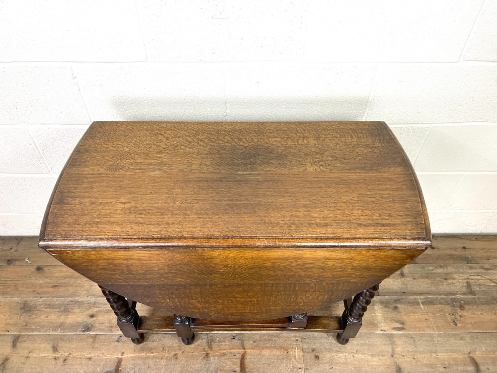 Early 20th Century Oak Gate Leg Table  View IV