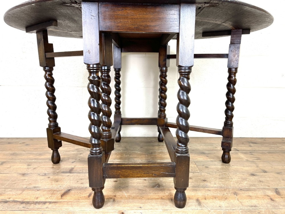Early 20th Century Oak Gate Leg Table  View VIII