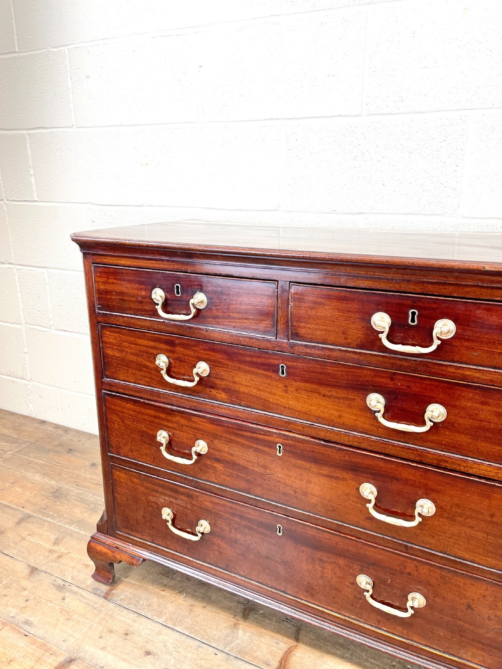 GEORGIAN MAHOGANY CHEST OF DRAWERS View VI