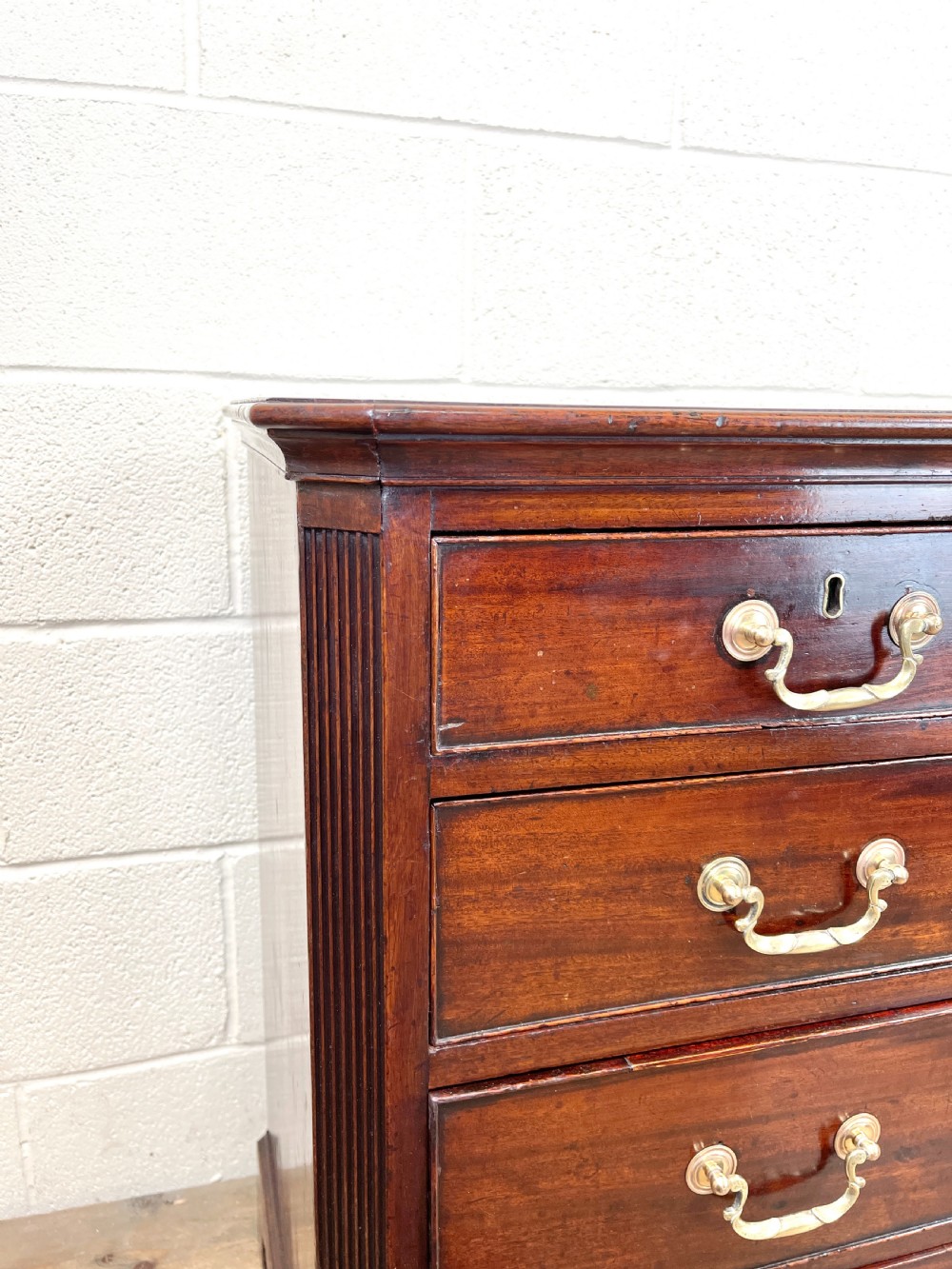 GEORGIAN MAHOGANY CHEST OF DRAWERS View VII