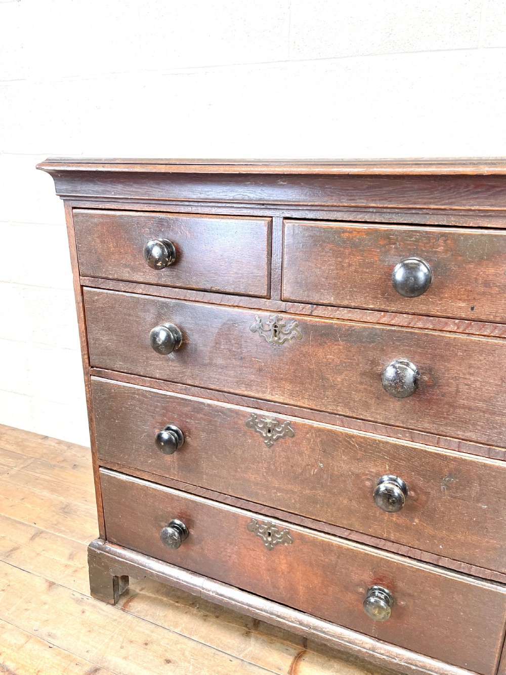 18TH CENTURY OAK CHEST OF DRAWERS View VI