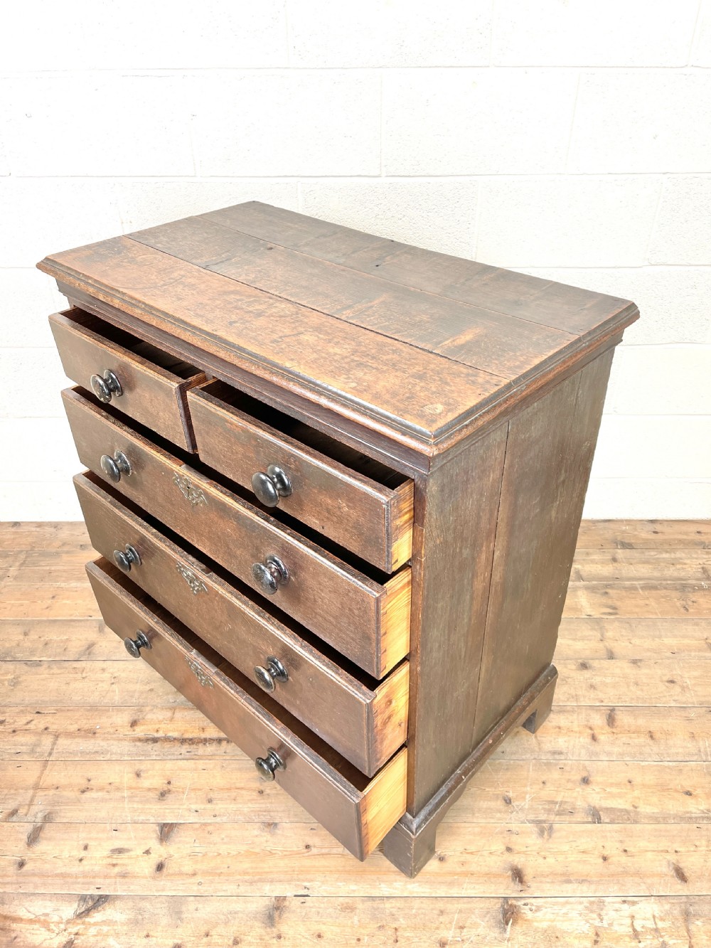 18TH CENTURY OAK CHEST OF DRAWERS View IX