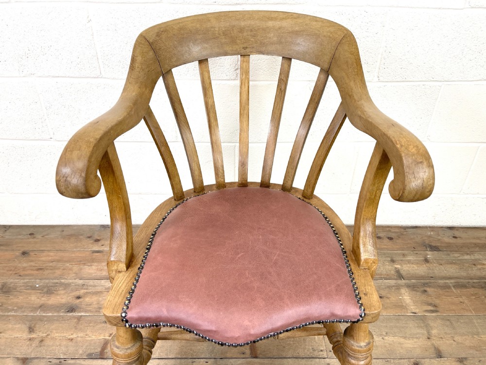 Early 20th Century Beech Gentleman’s Tub Chair View V
