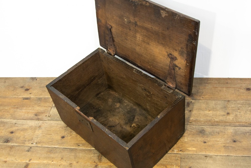 17th Century Welsh Oak Box View V