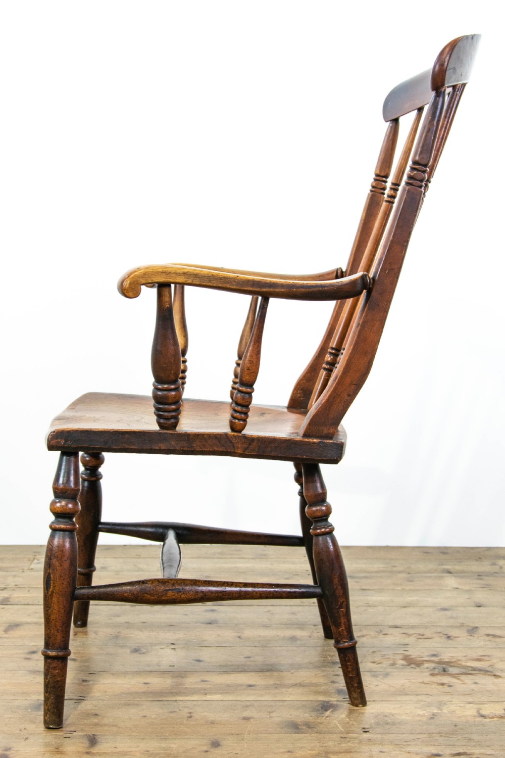 Antique Windsor Elm and Beech Elbow Chair View VI