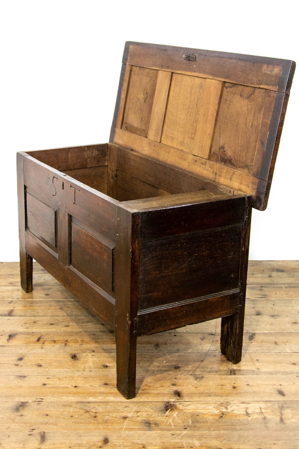 18th Century Oak Coffer View IX
