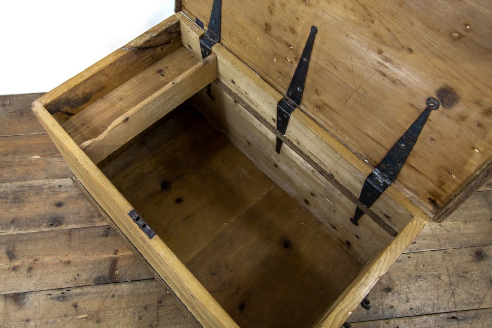 Small Rustic Antique Pine Blanket Box View VI