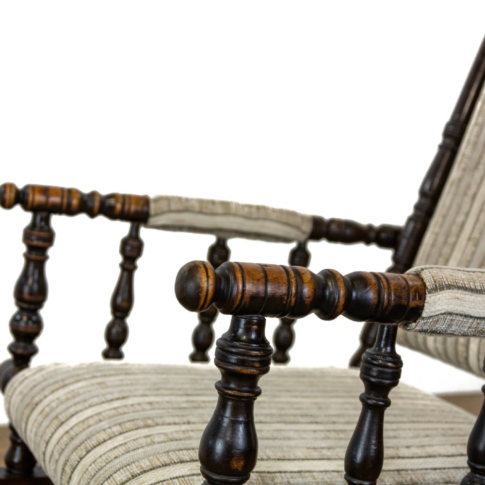 Traditional American Rocker Rocking Chair View V