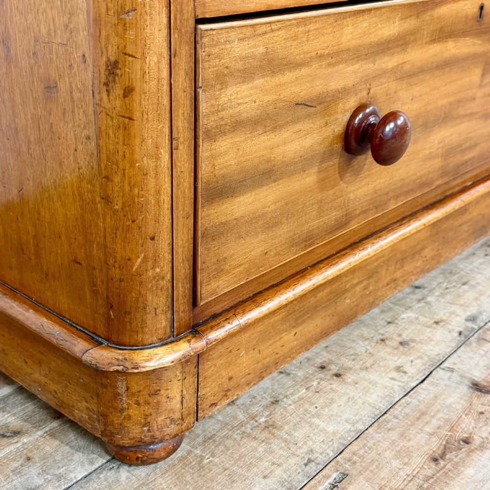 Antique Victorian Mahogany Chest of Drawers
 View VII