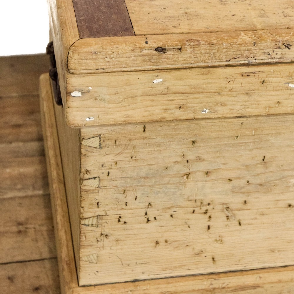 A rectangular natural pine storage chest featuring visible hand-cut dovetail joinery, a fitted flat lid, a central keyhole escutcheon, and a thick timber plinth base. View XIII
